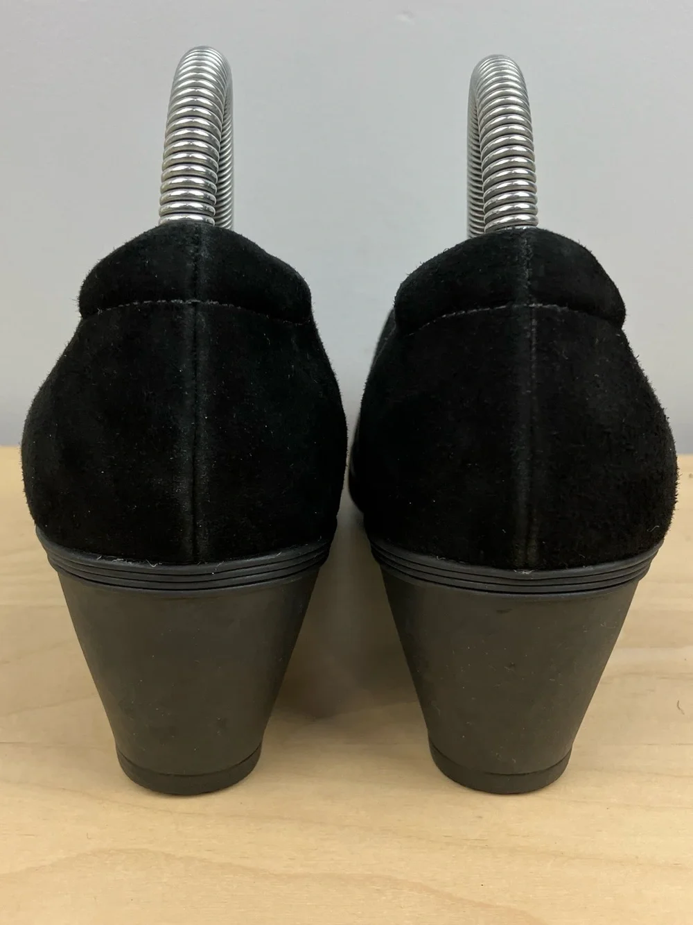 Clarks Artisan Women’s Size 8.5 M Black Suede Mary Jane Pumps Slip On